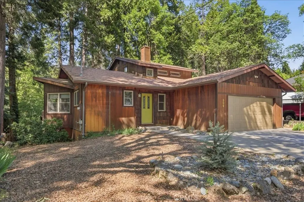 Single Family Residence for sale at 306 Gaudenzio, Mount Shasta, CA featuring 3 beds and 2 baths
