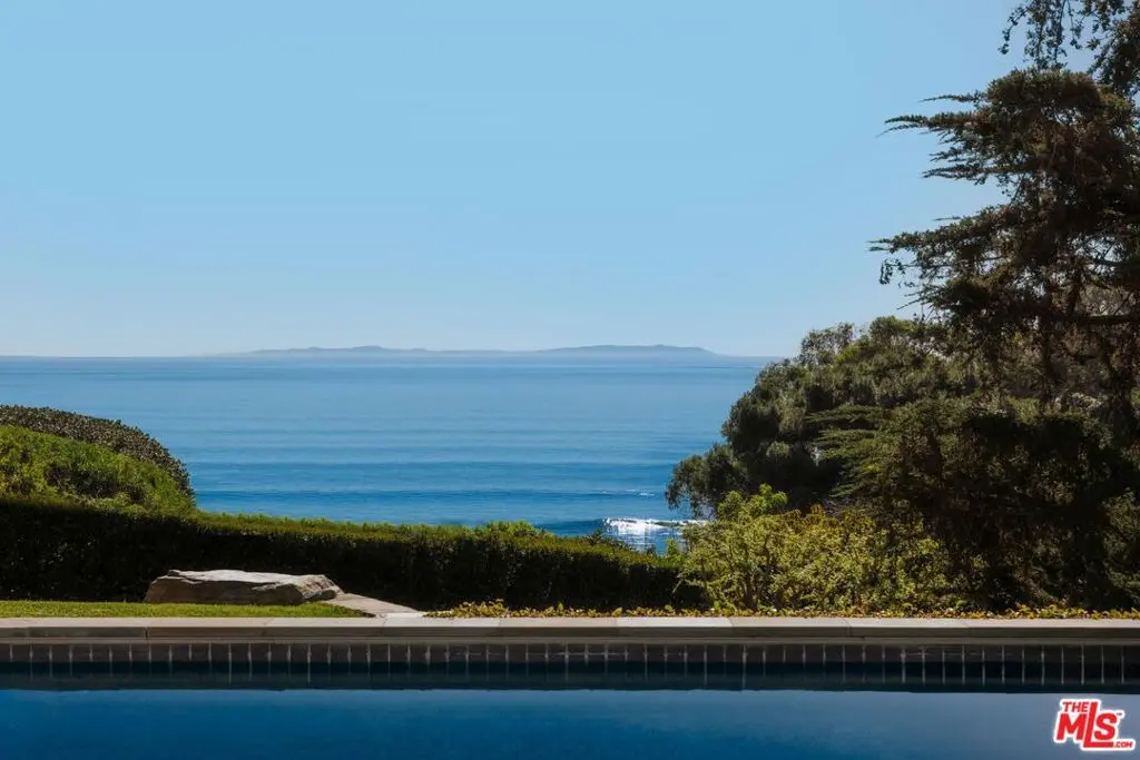 Residential Lease for rent at 6825 Zumirez Drive, Malibu, Los Angeles County, CA featuring 7 beds and 6 baths