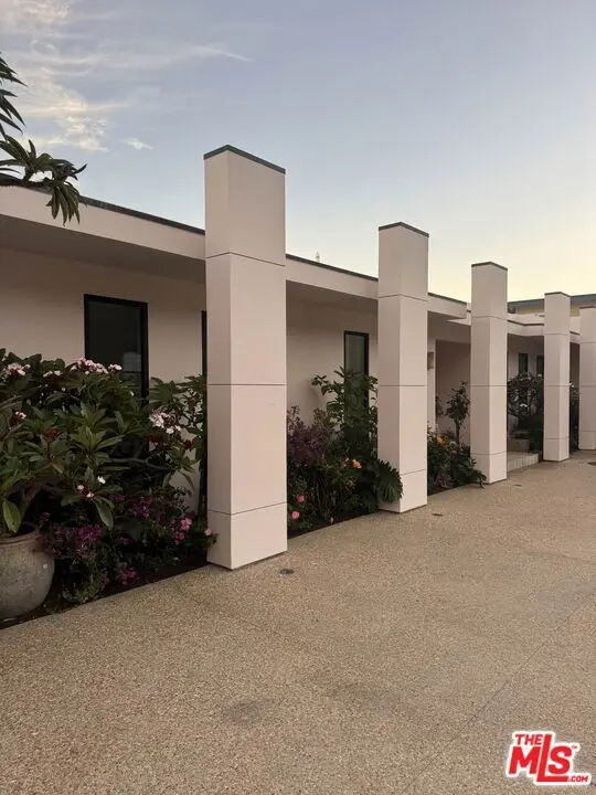 Residential Lease for rent at 21650 Pacific Coast Highway, Malibu, Los Angeles County, CA featuring 4 beds and 6 baths