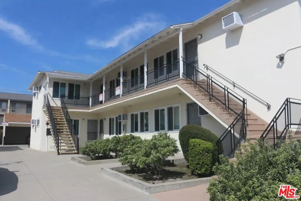 Apartment for rent at 183 W Elmwood Avenue D, Burbank, CA featuring 2 beds and 1 bath