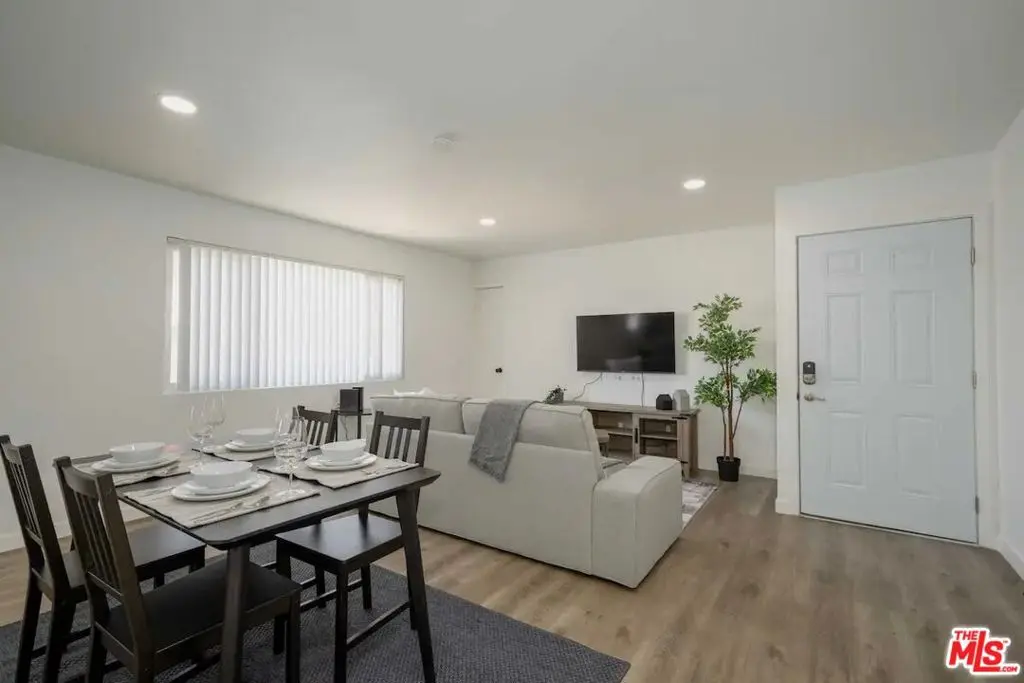 Residential Lease for rent at 2417 S Budlong Avenue 4, Los Angeles, Los Angeles County, CA featuring 3 beds and 1 bath