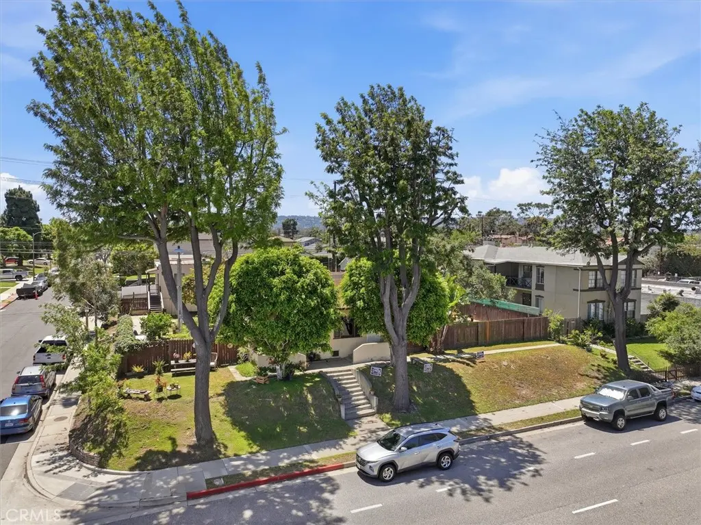 Triplex for sale at 2304 Torrance blvd, Torrance, CA