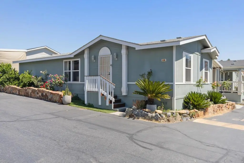 3909 Reche Road 04, Fallbrook, CA — listing photo 1