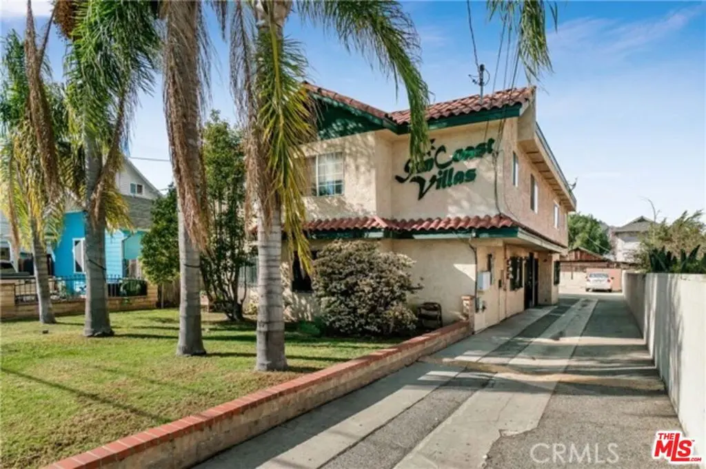 Residential Lease for rent at 2417 S Budlong Avenue U#1 R#2, Los Angeles, Los Angeles County, CA featuring 1 bed and 2 baths