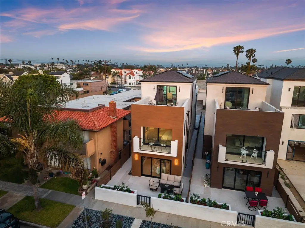 Single Family Residence for sale at 424 20th, Huntington Beach, CA featuring 3 beds and 5 baths