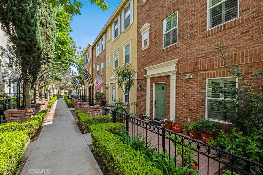 Condominium for sale at 1413 Manchester Way, Tustin, CA featuring 2 beds and 3 baths