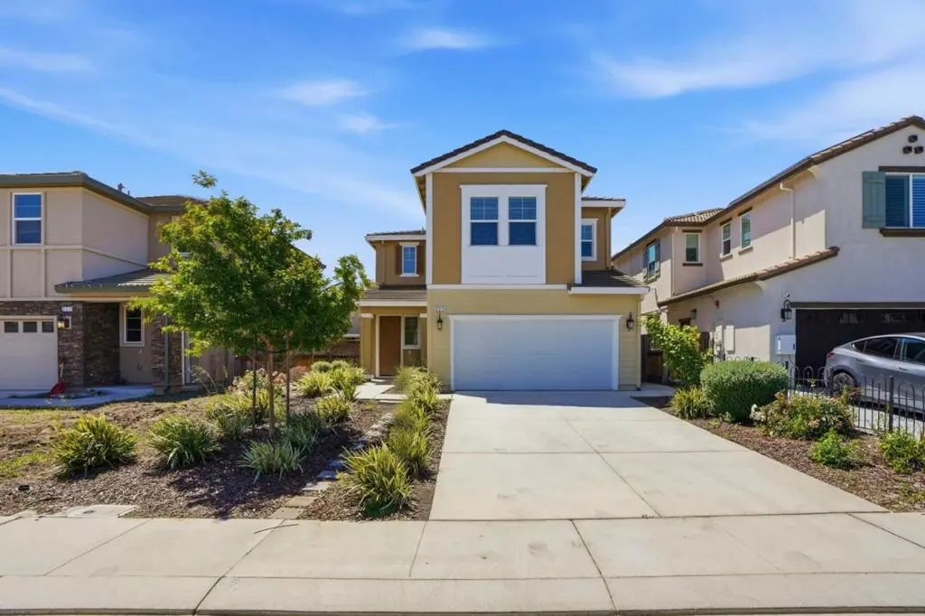 Single Family Residence for sale at 221 Caputo Circle, Oakley, CA featuring 3 beds and 3 baths
