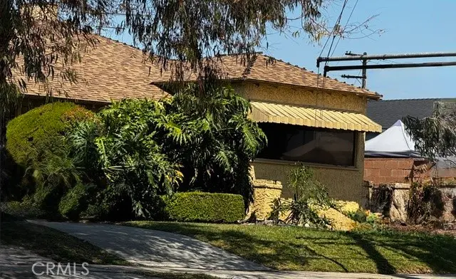 Single Family Residence for sale at 10815 S Hoover, Los Angeles, CA featuring 2 beds and 1 bath
