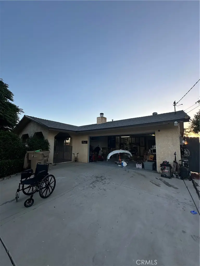7520 Oakwood Avenue, Hesperia, CA — listing photo 1