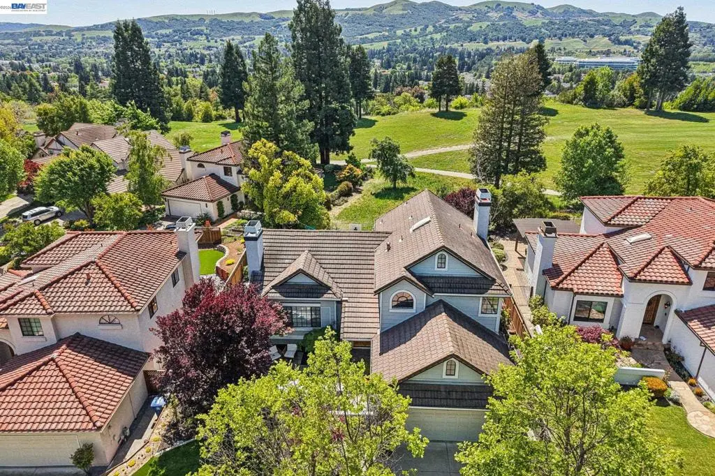 Single Family Residence for sale at 1095 Canyon Hills Rd, San Ramon, CA featuring 4 beds and 3 baths