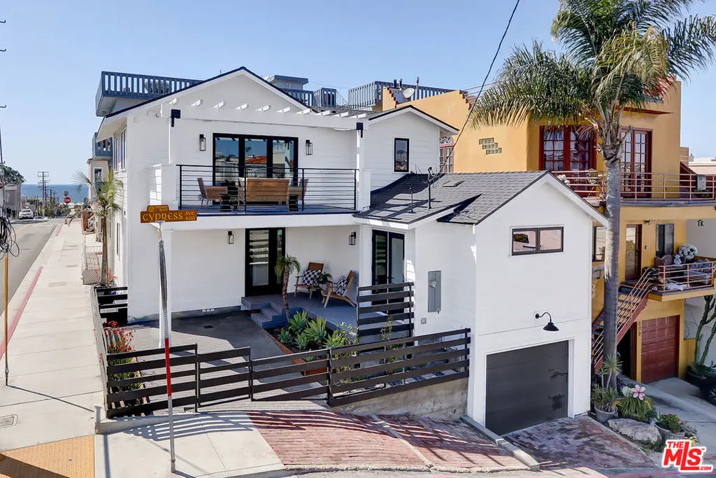 Residential Lease for rent at 439 8Th Street, Hermosa Beach, Los Angeles County, CA featuring 3 beds and 3 baths