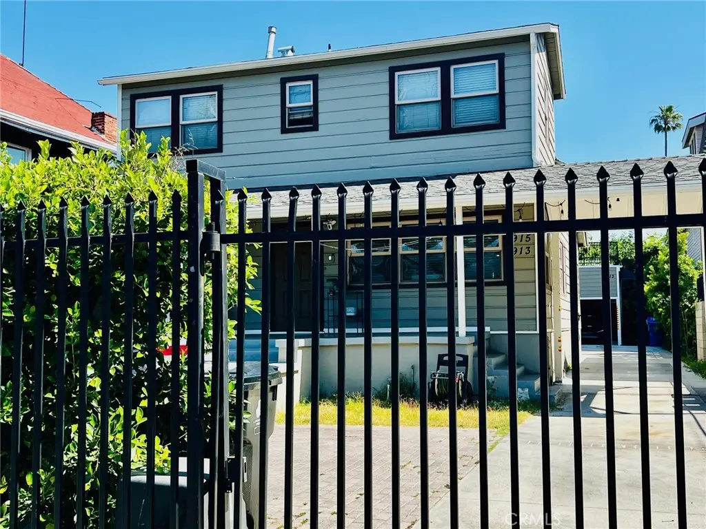 Duplex for sale at 915 W 21st, Los Angeles, CA featuring 7 beds and 7 baths