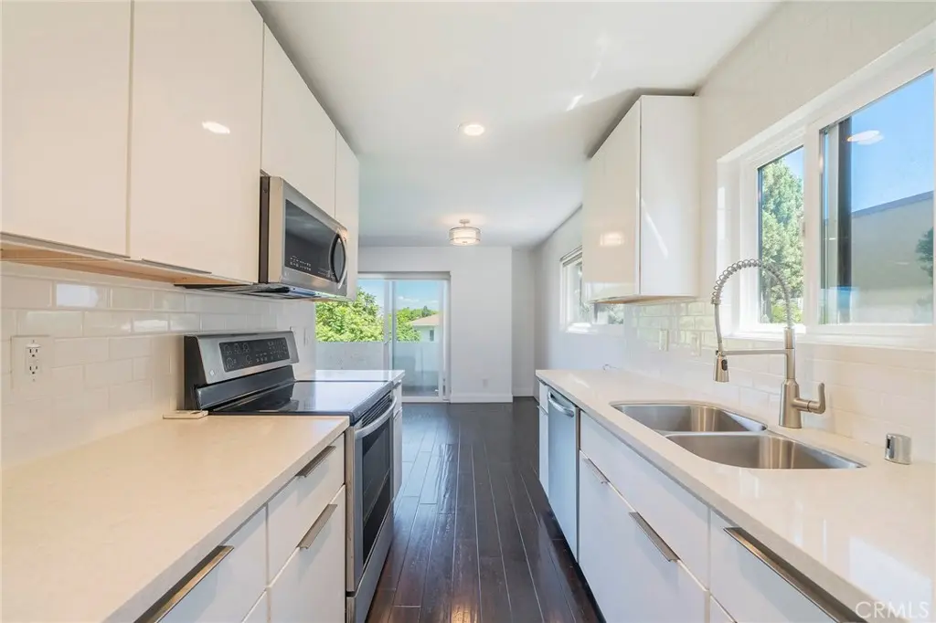 Condominium for sale at 1601 Veteran Avenue 301/302, Los Angeles, CA