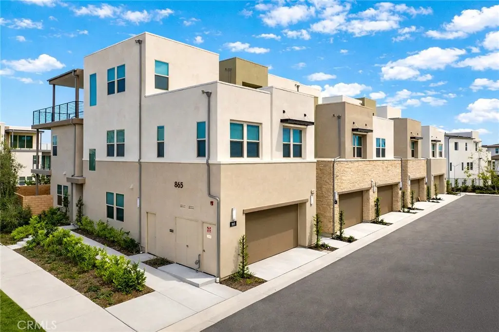 Residential Lease for rent at 885 Poppy Court, Montebello, Los Angeles County, CA featuring 4 beds and 4 baths