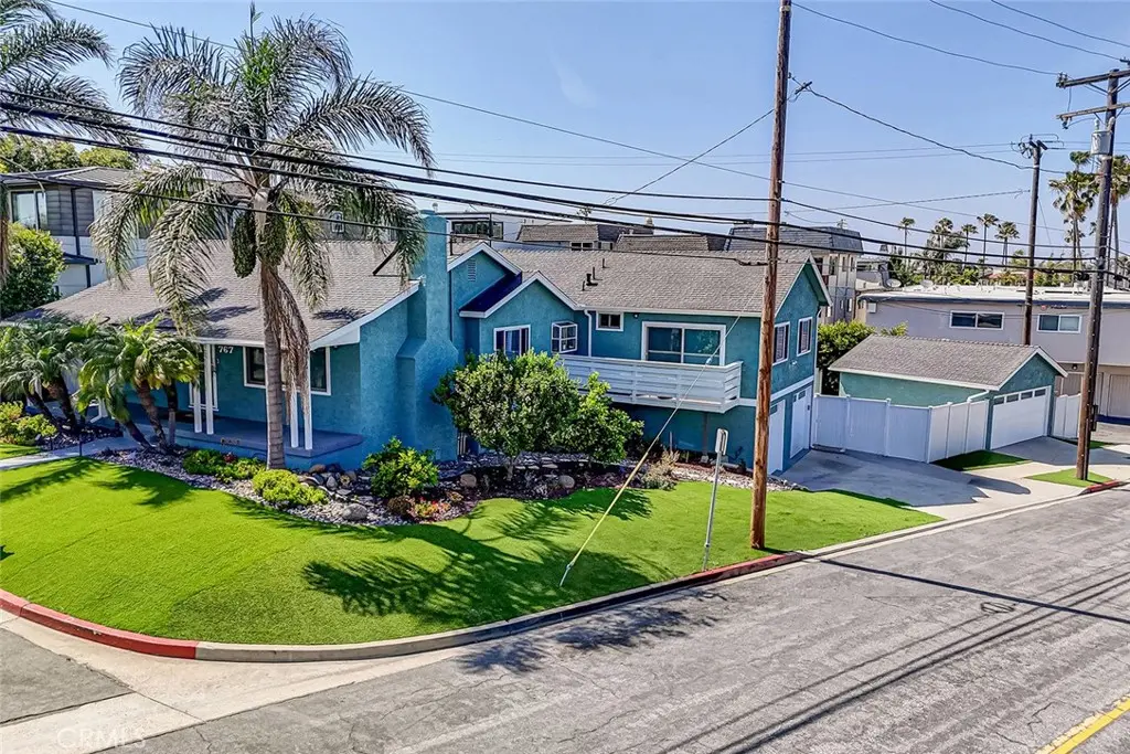 Residential Lease for rent at 767 11th, Manhattan Beach, Los Angeles County, CA featuring 4 beds and 3 baths