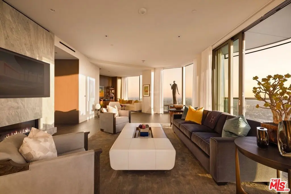 Condominium for sale at 211 W Elm Court 28A, Los Angeles, CA featuring 3 beds and 5 baths
