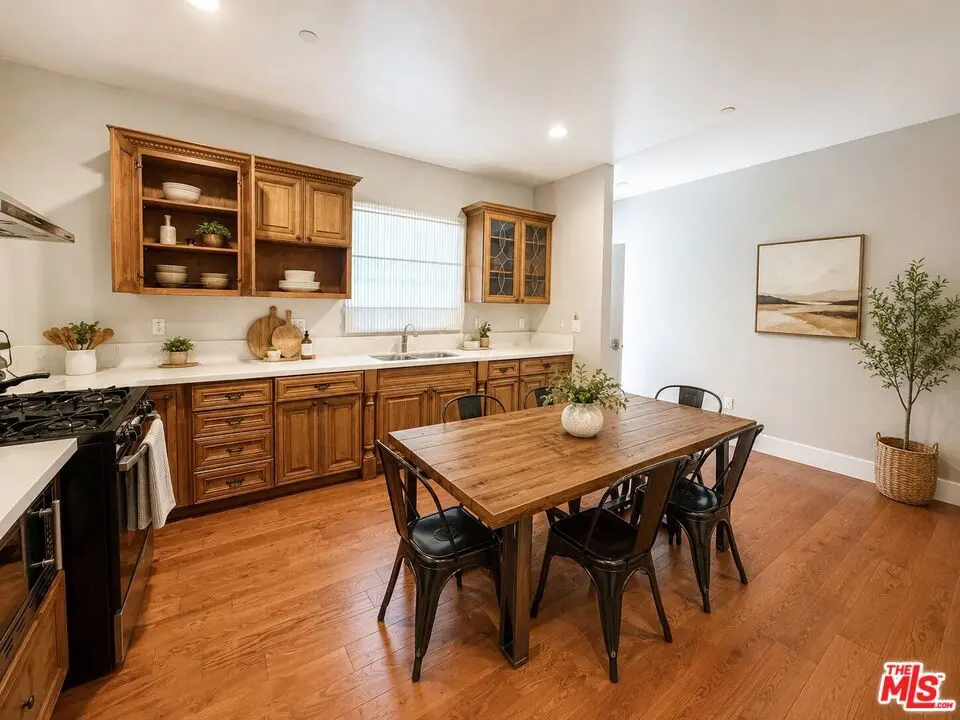 Residential Lease for rent at 1212 W 37th Drive 2, Los Angeles, Los Angeles County, CA featuring 5 beds and 5 baths