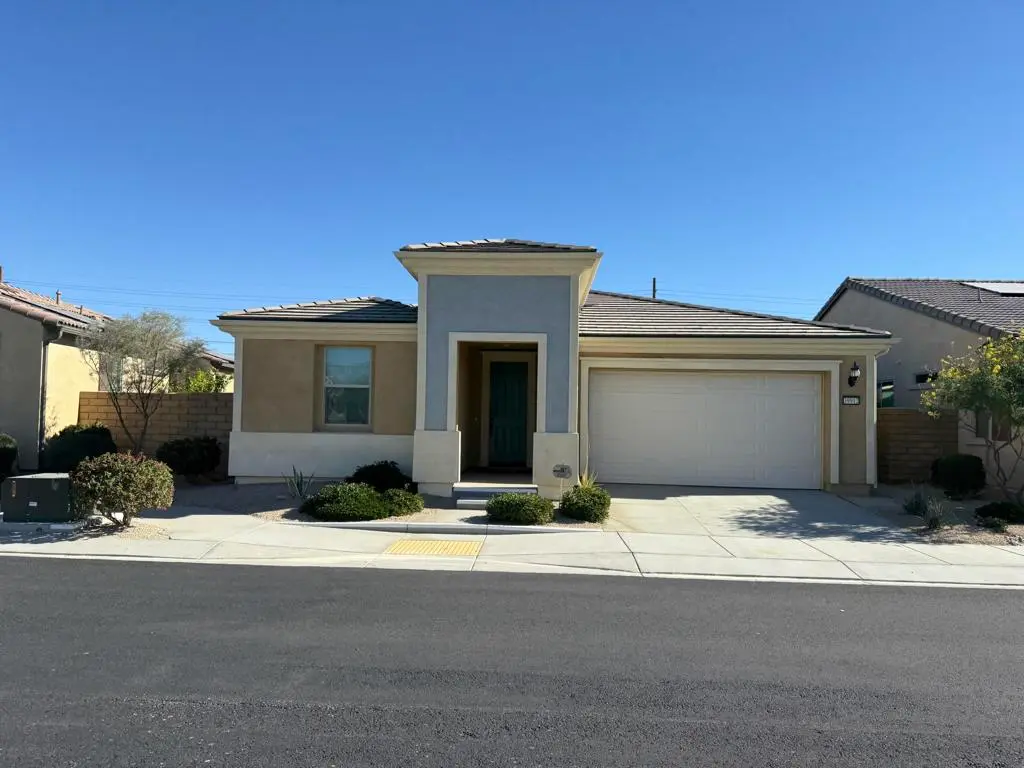 Single Family Residence for rent at 39912 Felicita Parkway, Palm Desert, CA featuring 2 beds and 2 baths