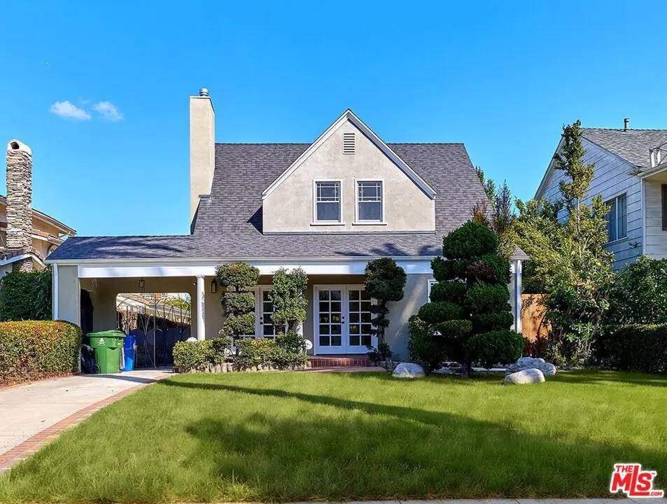 Single Family Residence for sale at 916 S Victoria Avenue, Los Angeles, CA featuring 4 beds and 3 baths