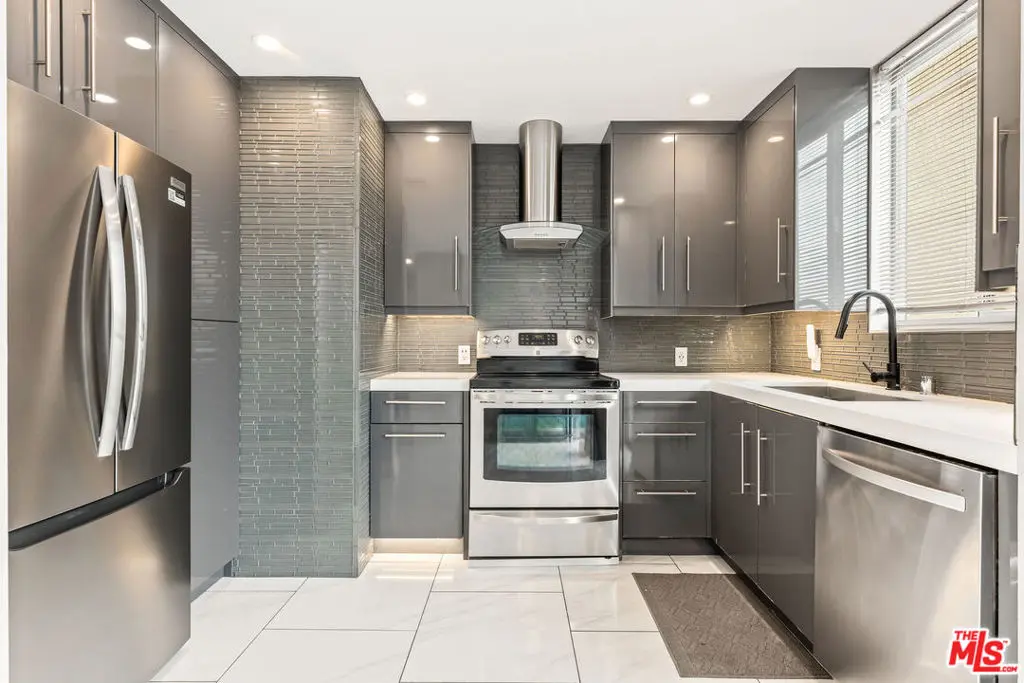 Residential Lease for rent at 10747 Wilshire Boulevard 1103, Los Angeles, Los Angeles County, CA featuring 1 bed and 2 baths