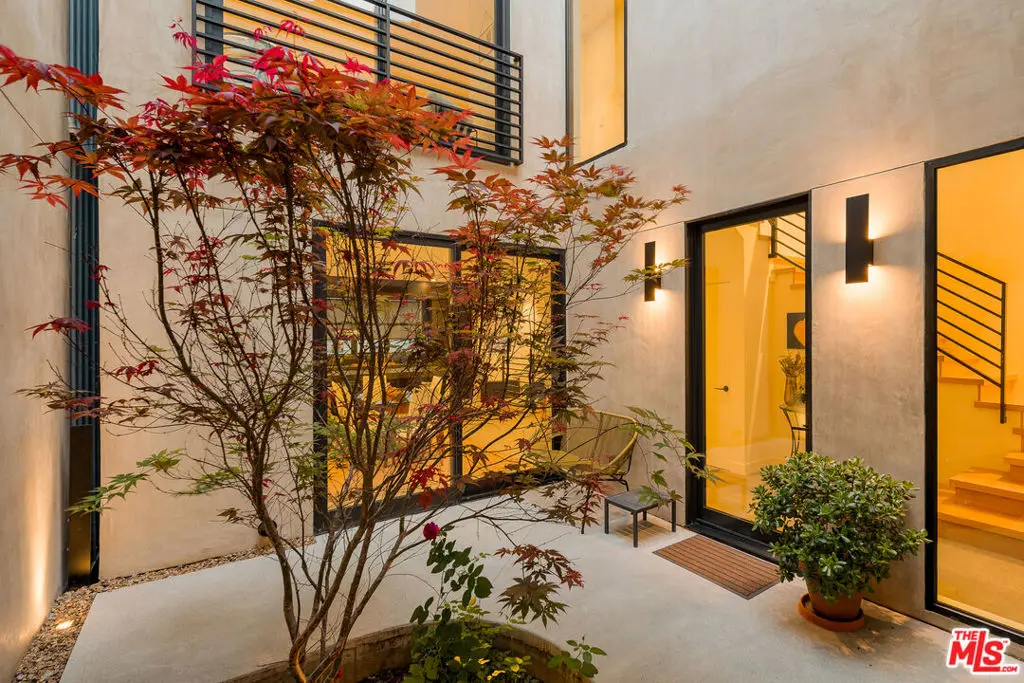 Single Family Residence for sale at 923 N Hilldale Avenue, West Hollywood, CA featuring 2 beds and 3 baths