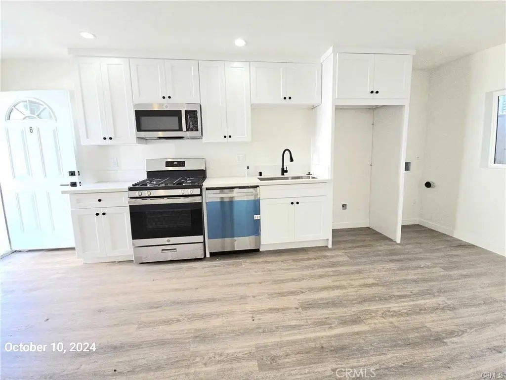 Residential Lease for rent at 8524 Beverlywood Street 8524 1/4, Los Angeles, Los Angeles County, CA featuring 1 bed and 1 bath