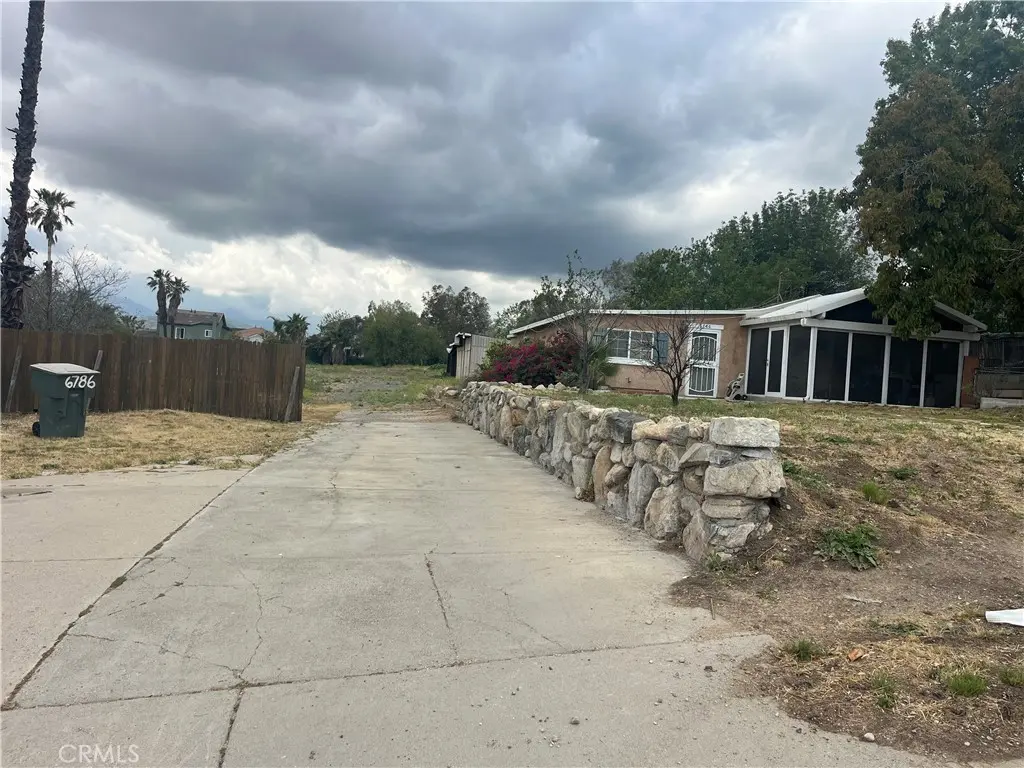 6786 N Palm Avenue, San Bernardino, CA — listing photo 1