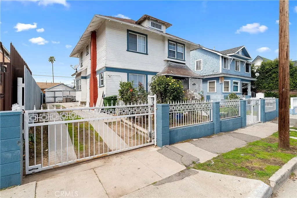 Single Family Residence for sale at 1665 Arlington, Los Angeles, CA featuring 4 beds and 2 baths