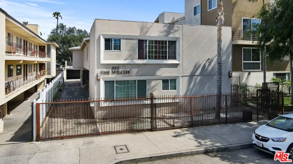 Residential Lease for rent at 932 Wilcox Ave #4, Los Angeles, Los Angeles County, CA featuring 2 beds and 2 baths