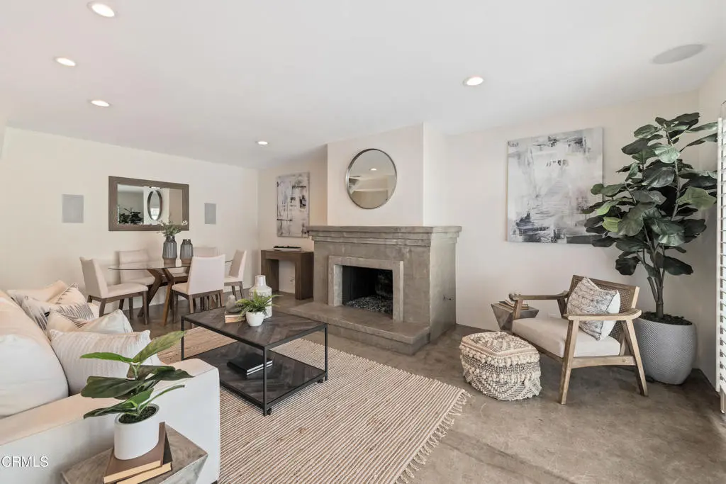 Residential Lease for rent at 1140 Manhattan Beach Boulevard D, Manhattan Beach, Los Angeles County, CA featuring 2 beds and 3 baths