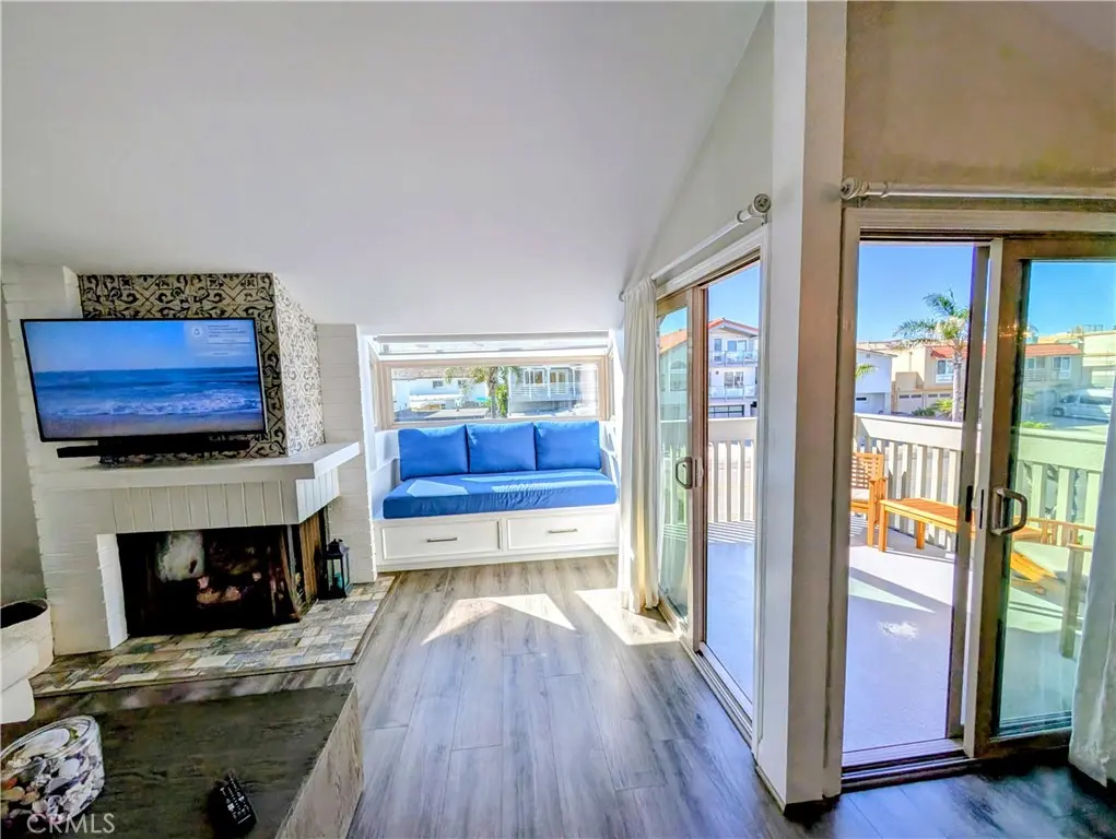Condominium for sale at 3554 Sunset, Oxnard, CA featuring 2 beds and 2 baths