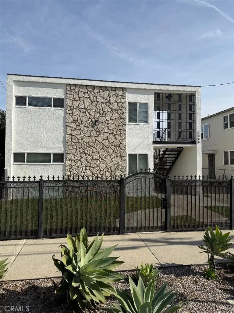 Residential Lease for rent at 2008 Griffin Avenue, Los Angeles, Los Angeles County, CA featuring 1 bed and 1 bath