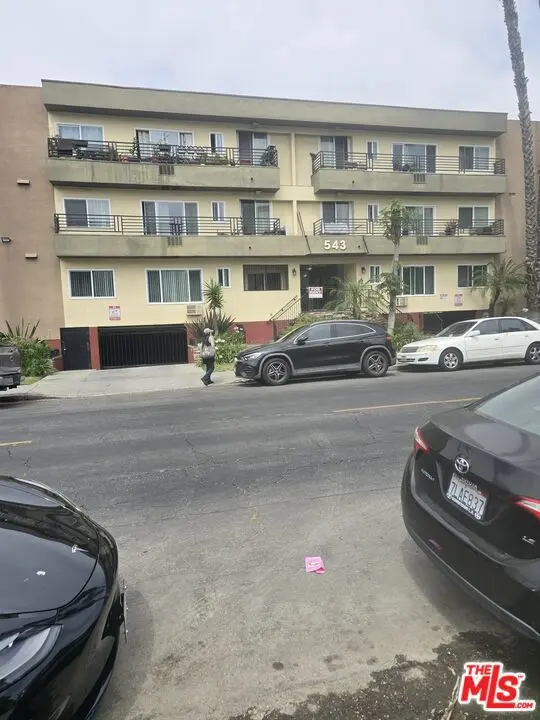 Residential Lease for rent at 543 S Oxford Avenue 210, Los Angeles, Los Angeles County, CA featuring 2 beds and 2 baths
