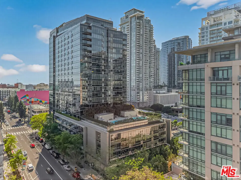 Condominium for sale at 1155 S Grand Avenue 915, Los Angeles, CA featuring 1 bed and 1 bath