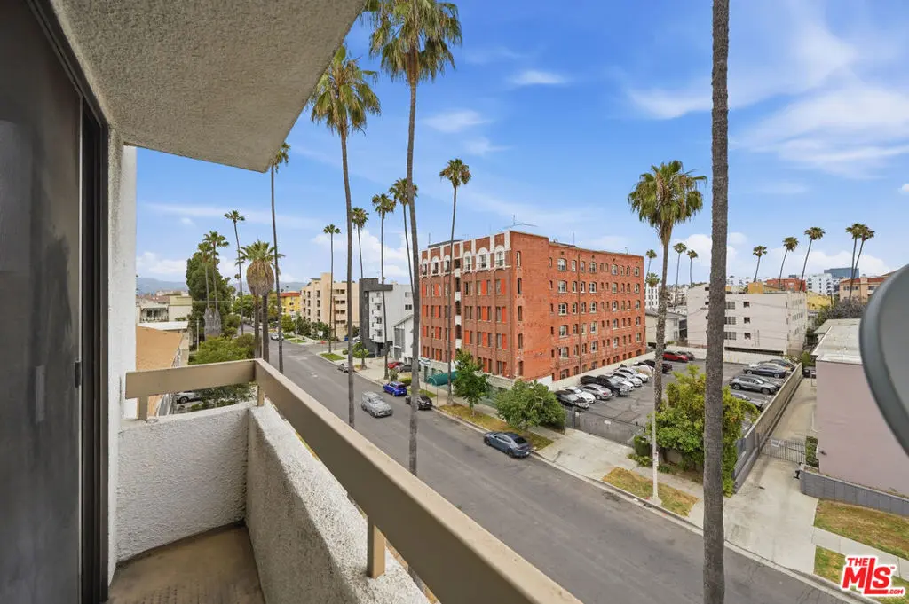 Condominium for sale at 533 S St Andrews Place 313, Los Angeles, CA featuring 2 beds and 2 baths