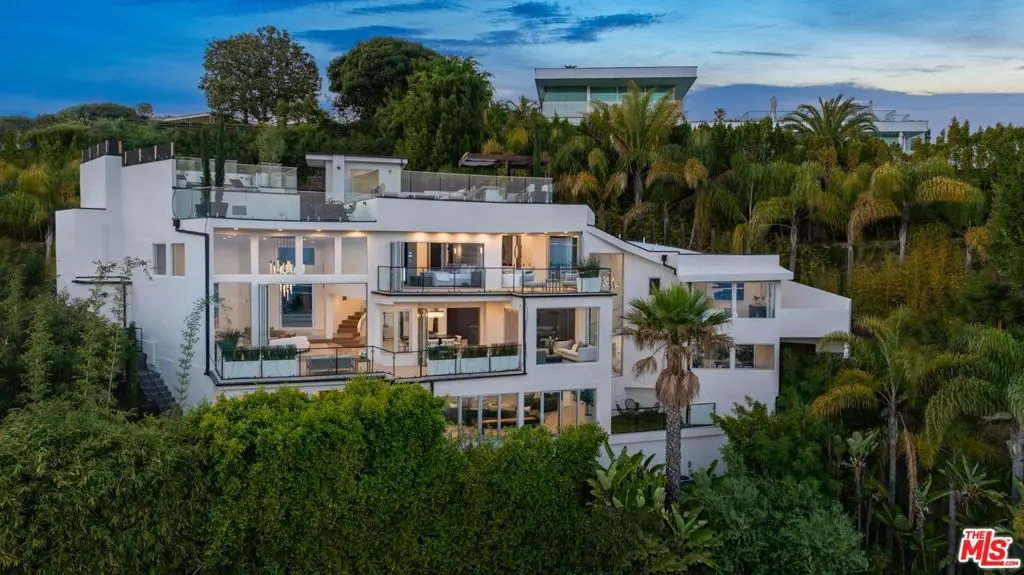 Single Family Residence for sale at 9270 Kinglet Drive, Los Angeles, CA featuring 4 beds and 5 baths