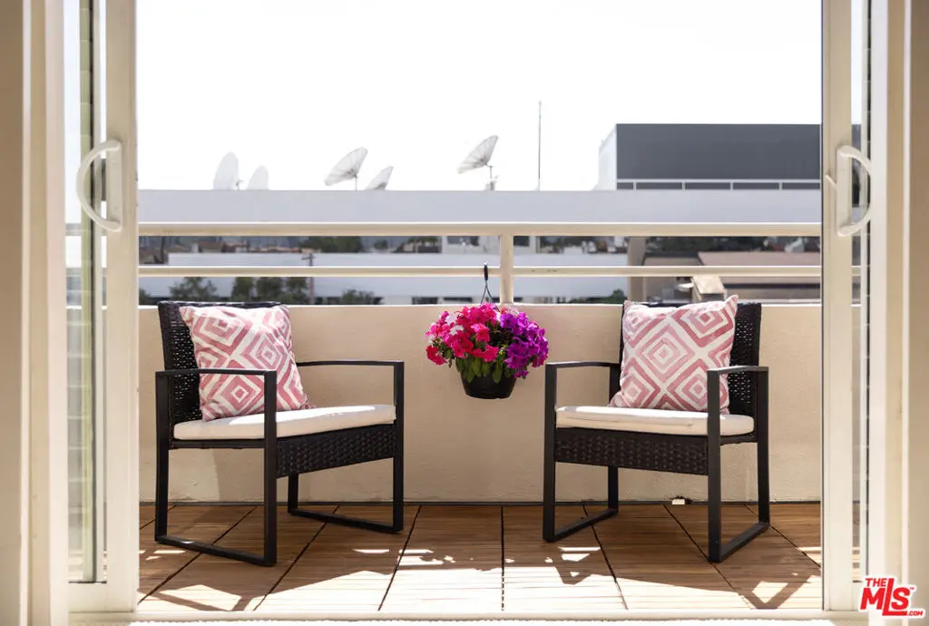 Condominium for sale at 1430 S Bentley Avenue 402, Los Angeles, CA featuring 2 beds and 2 baths