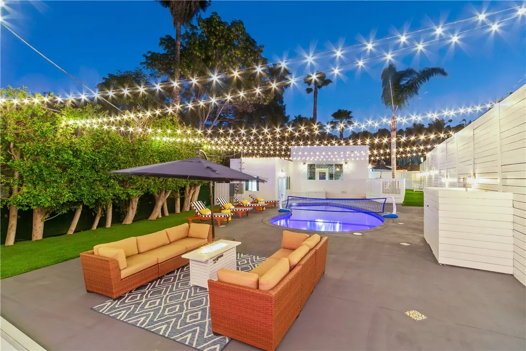 Residential Lease for rent at 3763 LANKERSHIM Boulevard, Los Angeles, Los Angeles County, CA featuring 5 beds and 4 baths