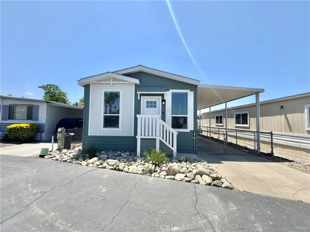 Manufactured In Park for sale at 21601 Canyon 21, Wildomar, CA featuring 2 beds and 2 baths