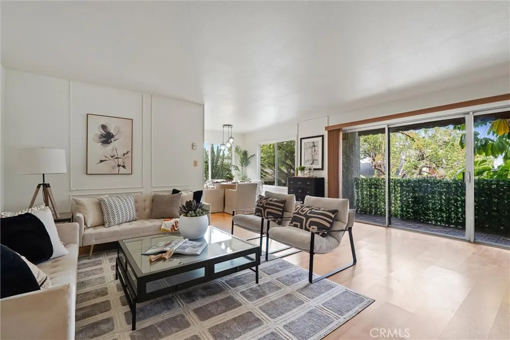 Condominium for sale at 372 Carroll E 201, Long Beach, CA featuring 2 beds and 2 baths