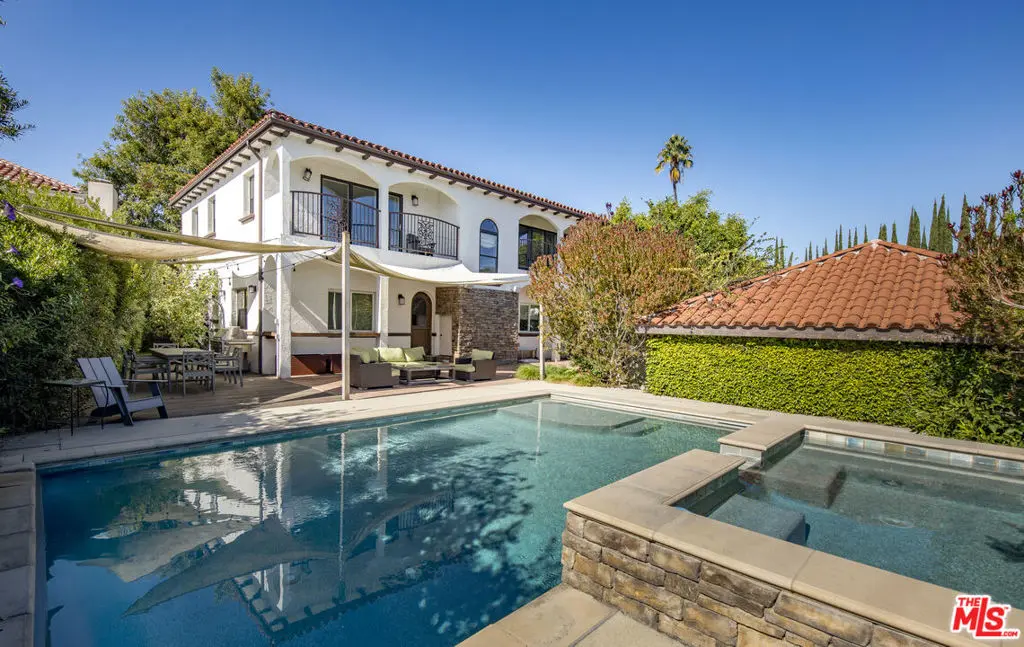 Single Family Residence for sale at 1000 S Citrus Avenue, Los Angeles, CA featuring 5 beds and 5 baths