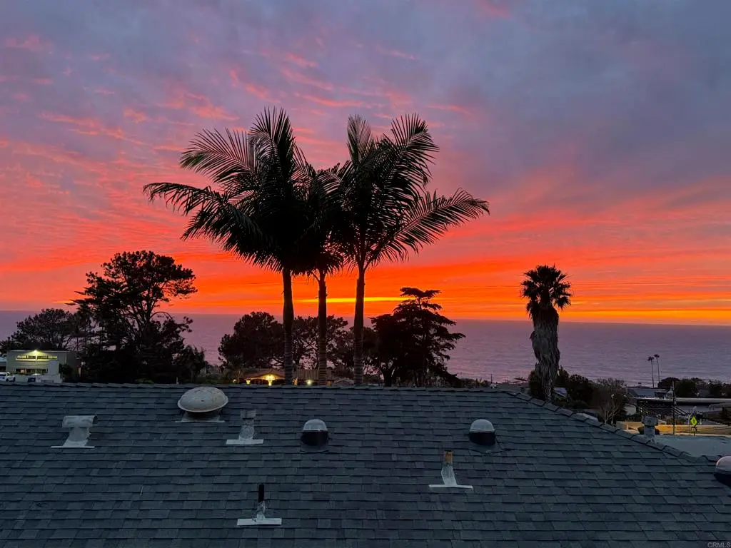 Single Family Residence for rent at 335 10th Street, Del Mar, CA featuring 3 beds and 3 baths