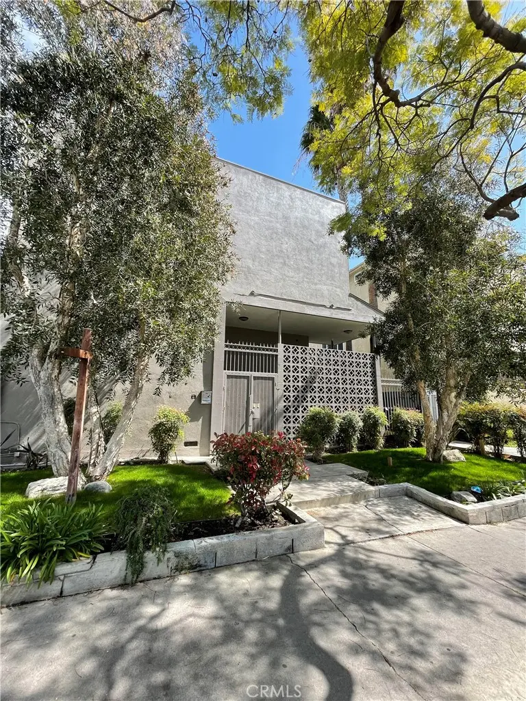 Residential Lease for rent at 410 S Commonwealth 4, Los Angeles, Los Angeles County, CA featuring 1 bed and 1 bath