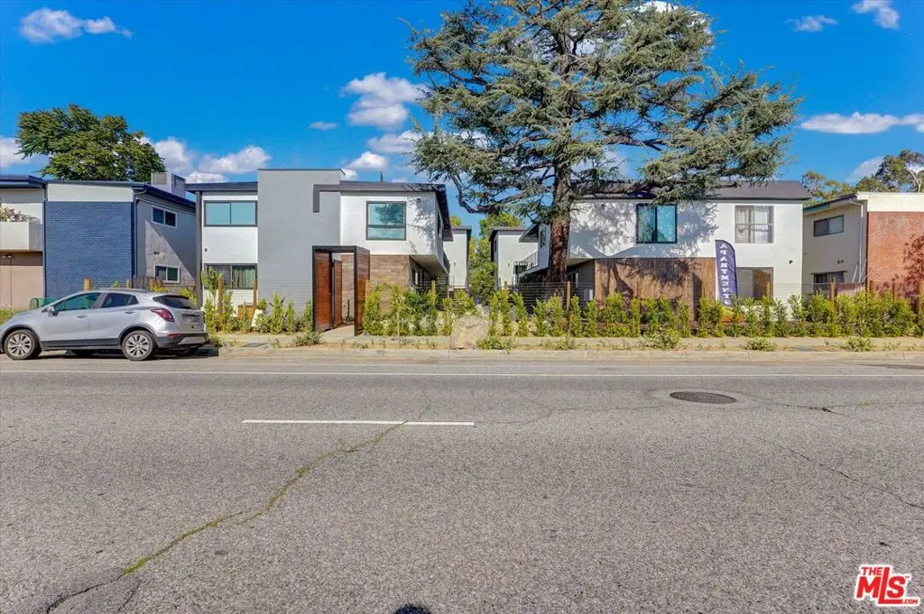 5722 Woodman Ave 4, Van Nuys, CA — listing photo 1