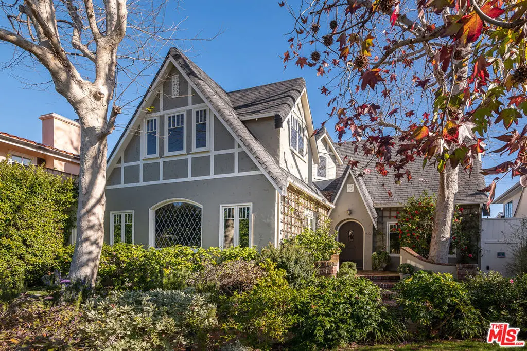 Residential Lease for rent at 427 12th Street, Santa Monica, Los Angeles County, CA featuring 5 beds and 4 baths