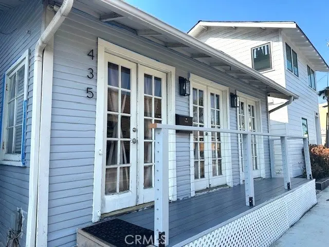 Single Family Residence for sale at 435 8th Street, Hermosa Beach, CA featuring 1 bed and 1 bath