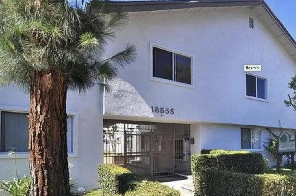 18555 Collins Street C8, Tarzana, CA — listing photo 1