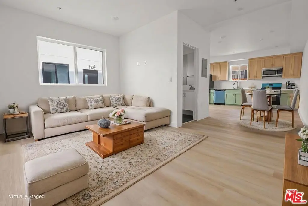 Residential Lease for rent at 1265 Browning Boulevard 1/4, Los Angeles, Los Angeles County, CA featuring 1 bed and 1 bath
