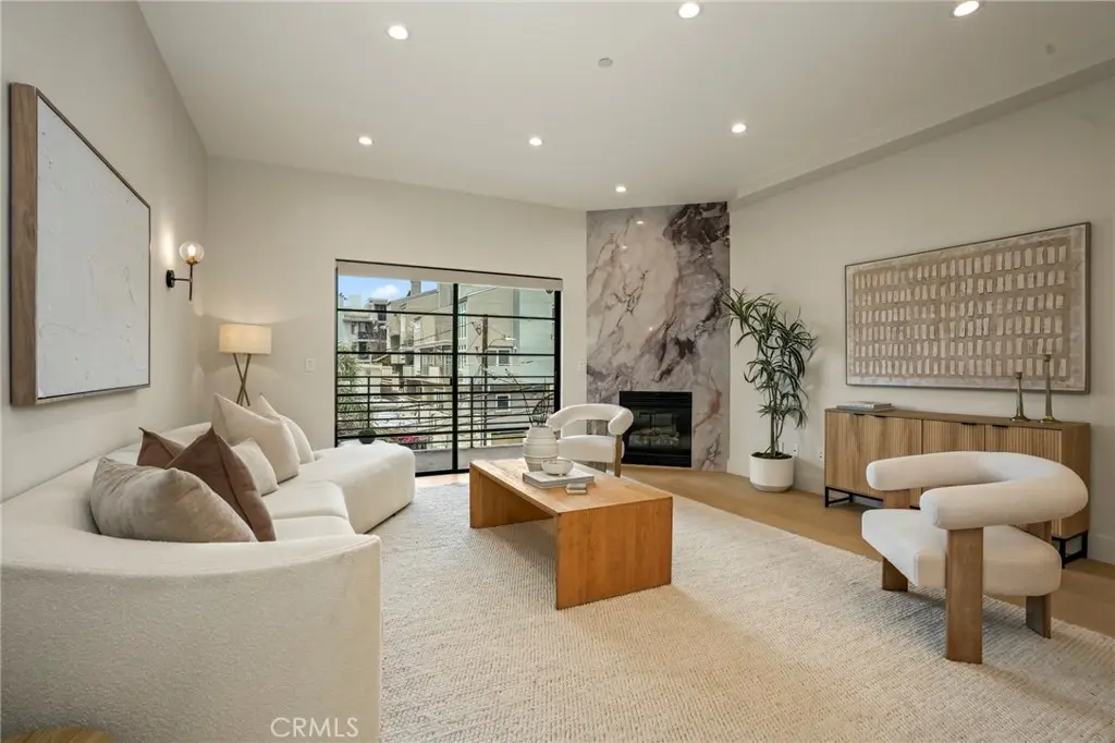 Condominium for sale at 8788 Shoreham 32, West Hollywood, CA featuring 2 beds and 3 baths