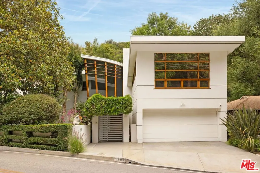 Single Family Residence for sale at 3600 Mandeville Canyon Road, Los Angeles, CA featuring 4 beds and 5 baths